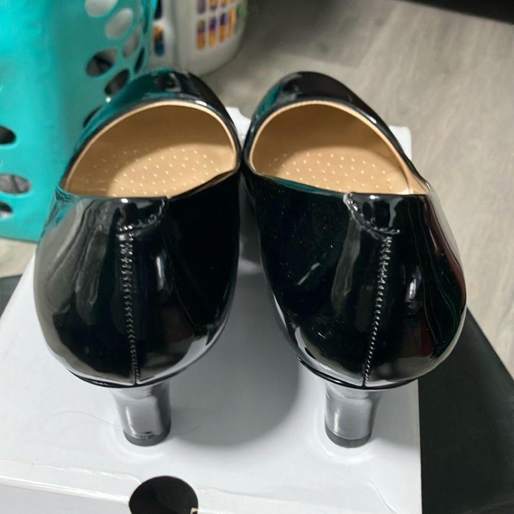 East 5th Black Heels Classic Elegance - Picture 4 of 8